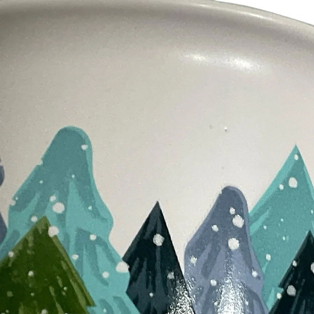 Snowy mountain winter scene mug. NWT